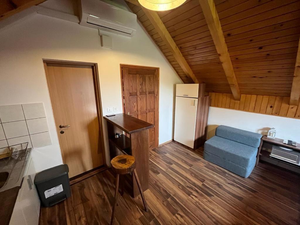 Cesargradska Klet Apartment ตูเฮลย์ ภายนอก รูปภาพ