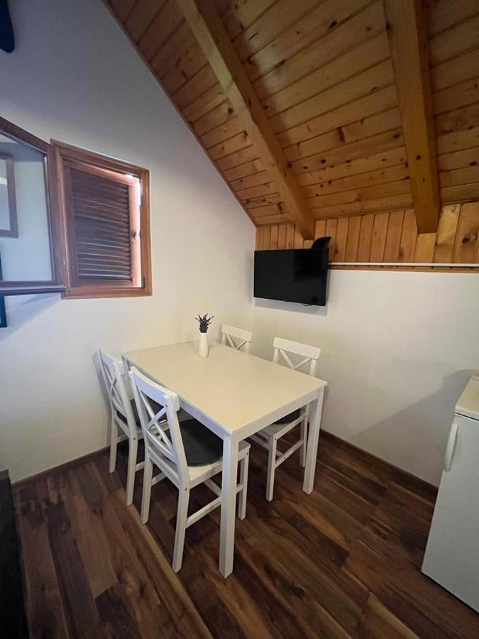 Cesargradska Klet Apartment ตูเฮลย์ ภายนอก รูปภาพ